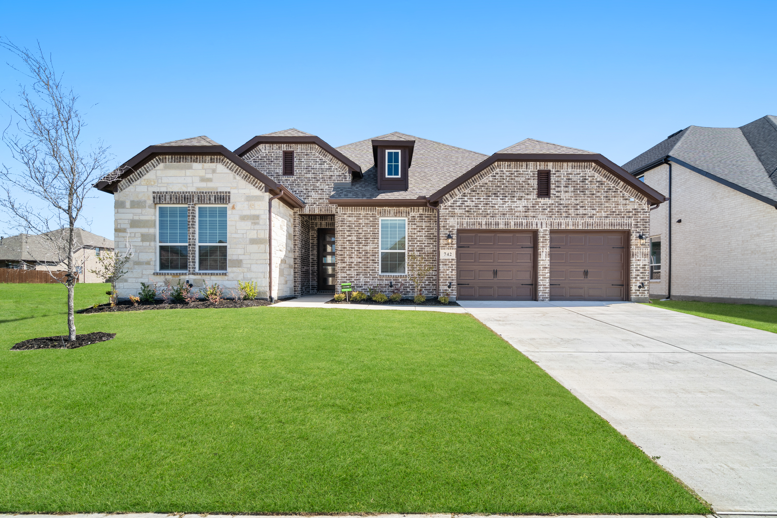742 Oak St., Lavon, TX 75166